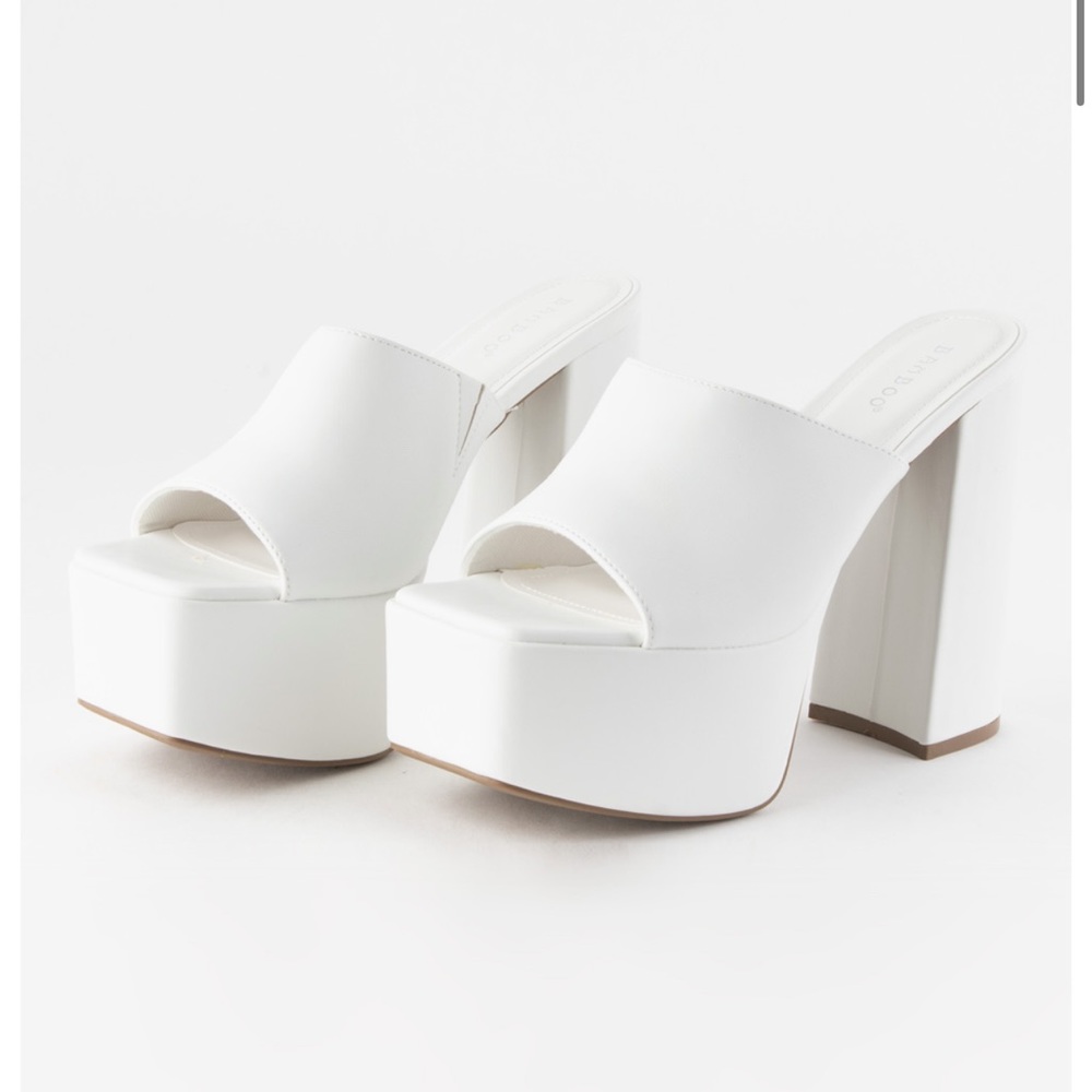 ⭐️WHITE PLATFORM HEELS⭐️